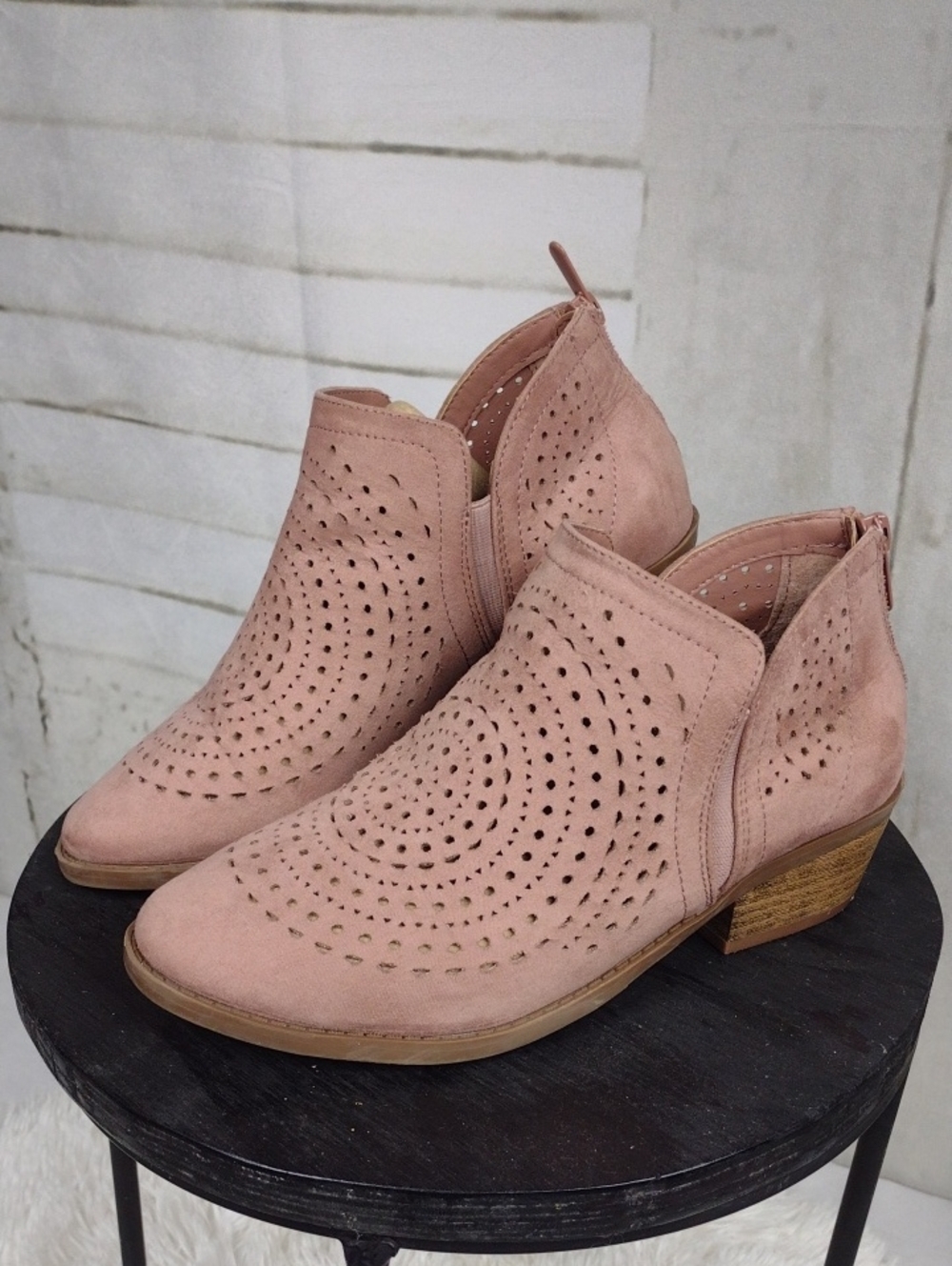 torrid Dusty Pink Perforated Suede Ankle Booties Size 7 Wide